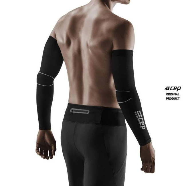 Opaski kompresyjne na ramiona rękawki biegowe unisex Core Run Ultralight CEP czarne - Image 4
